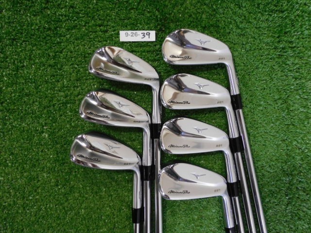 Mizuno Pro 221 Forged Irons 4-P KBS Tour 120 Stiff Steel Mint