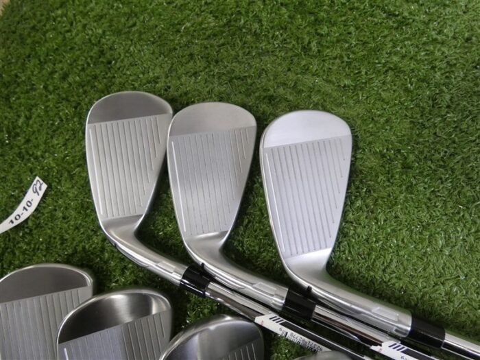 TaylorMade Qi Irons 5-P & A KBS Max MT 85 Regular Steel Mint