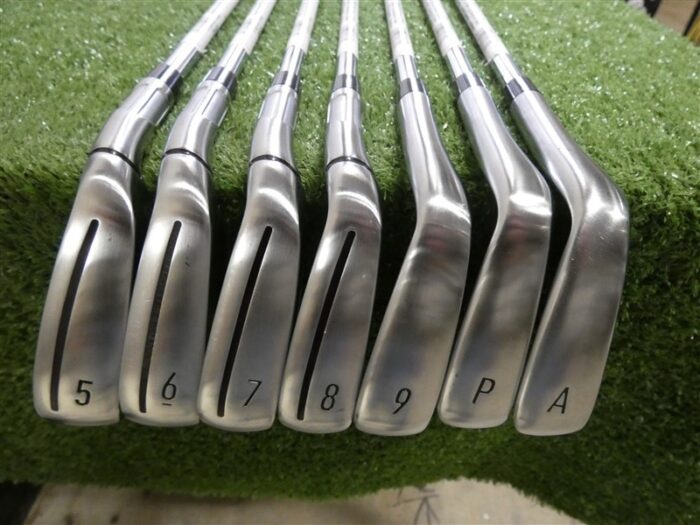 TaylorMade Qi Irons 5-P & A KBS Max MT 85 Regular Steel Mint